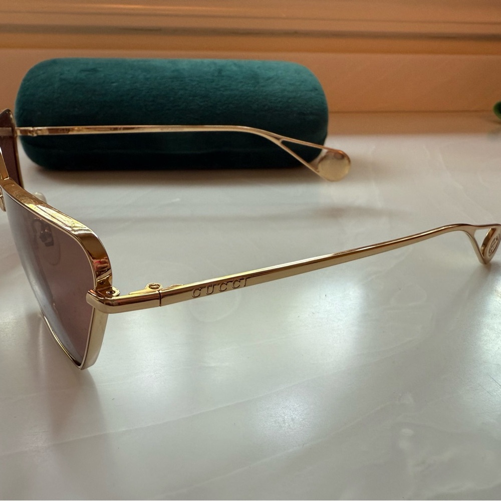 Gucci Women's Black and Gold Sunglasses - Picture 3 of 5